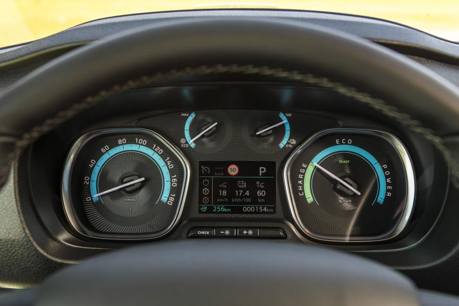 Панель приборов Toyota ProAce Electric Van 2020 года  (фото 8 из 16)